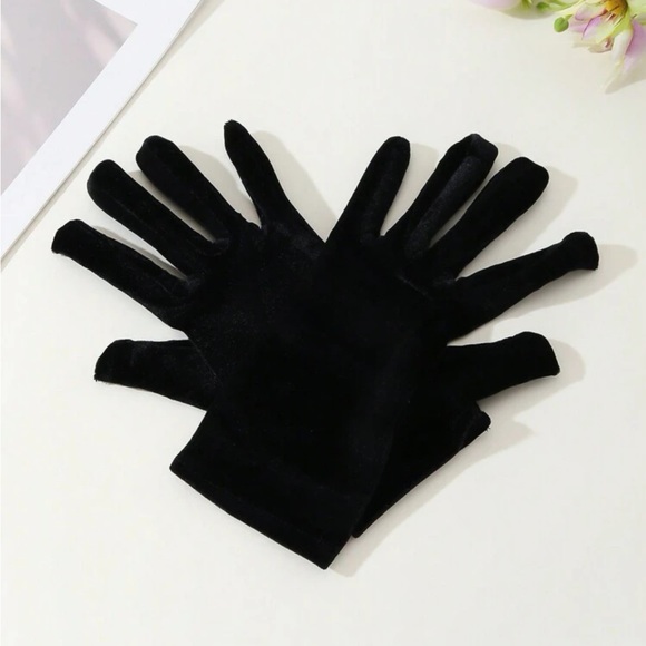NWT black  velvet gloves nwt - Picture 3 of 3